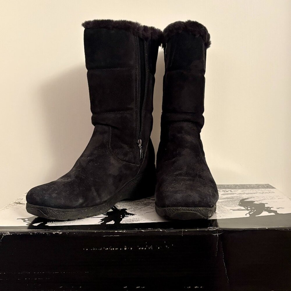 KHOMBU | Black Suede Faux Fur Lined Winter Boot | Mid-Calf | Size 10 | RARE